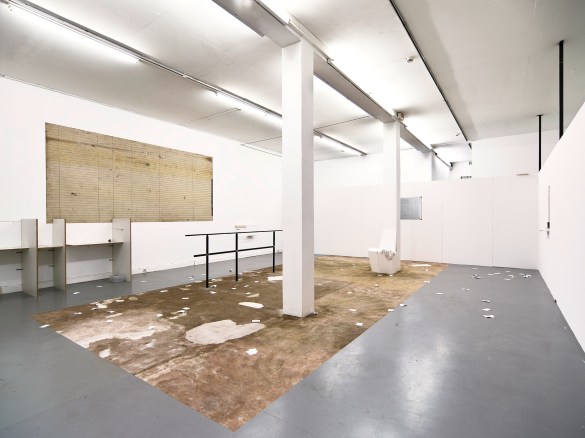 Eva BARTO To set property on fire Vue exposition 2016